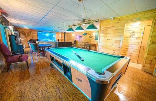 Madawaska Ski Chalet | Spacious Lodge Madawaska Ideal for GroupsTrails