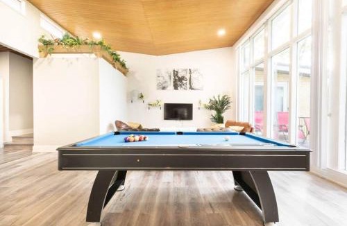 Bathurst Manor House | Spacious Open Concept Home Near Rogers Stadium