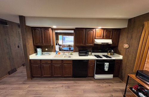 McHenry House | Spacious Ranch blocks away from downtown McHenry
