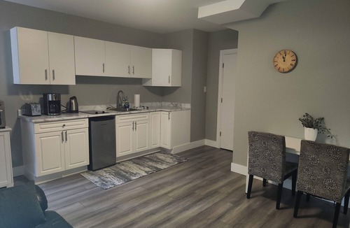 Regional District of Nanaimo House | Spacious suite at Higher Ground Wellness Retreat