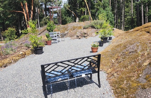 Regional District of Nanaimo House | Spacious suite at Higher Ground Wellness Retreat