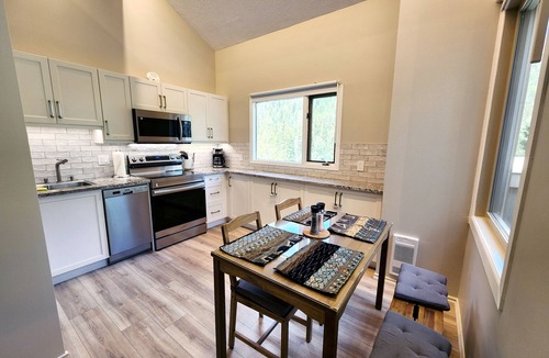 Panorama Apartment | Spacious Toby Creek loft with river and mountain views