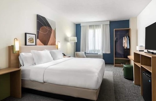 Erie Hotel | Spark by Hilton Erie