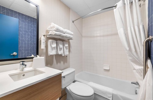 Lockport Hotel | Spark by Hilton Lockport