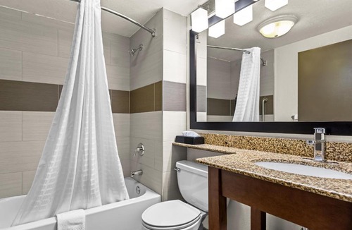 East Syracuse Hotel | Spark by Hilton Syracuse Carrier Circle
