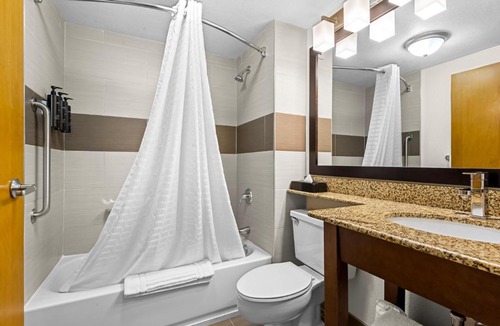 East Syracuse Hotel | Spark by Hilton Syracuse Carrier Circle