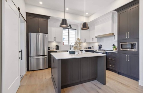 Willoughby House | Sparsh Villas - Glamorous & Luxurious Family Home