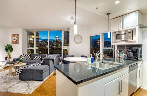 Crosstown Apartment | Spectacular Views from the Top - Luxury 3-BR Condo