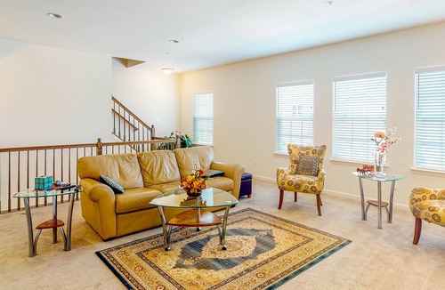 Magnolia House | Sprawling Townhome - Water Views - Modern Interior
