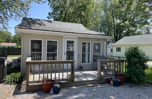 Gypsum Cottage | SPRING GETAWAY! Comfortable 2BR cozy cottage just a few steps from Sandusky Bay!