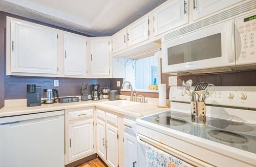 Dearborn Villa | Springwells Park Townhouse~Very Cozy