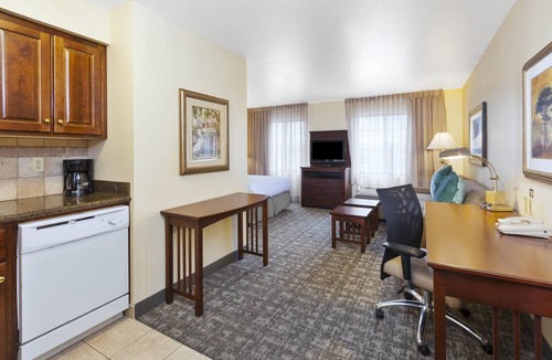 Okemos Hotel | Staybridge Suites Lansing - Okemos by IHG