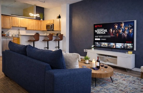 Wholesale District Apartment | Ste 625+Skywalk Access to Convention Center+Free Parking