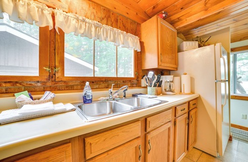 Levering Cabin | Steps to Lakefront: Dog-Friendly Cabin in Levering