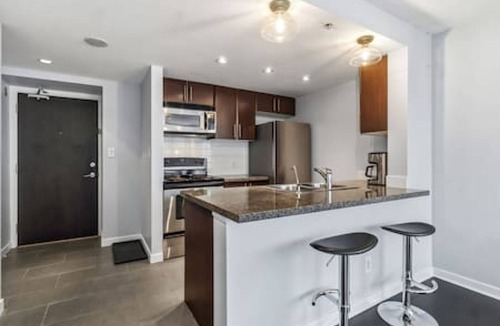 Crosstown Apartment | Steps to Rogers Arena | Stylish 1BR Downtown Condo