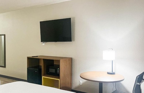 Fremont Hotel | Studio 6 Suites Fremont, OH