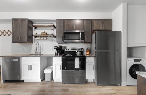 New Center Detroit Apartment | Studio/half bedroom with balcony in Midtown, Detroit