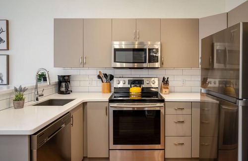 Village North Condo | Studio | Market Pavilion | Private Balcony | Common Hot Tub | Epic Village Location | Parking