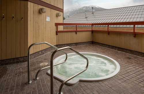 Village North Condo | Studio | Market Pavilion | Private Balcony | Common Hot Tub | Epic Village Location | Parking
