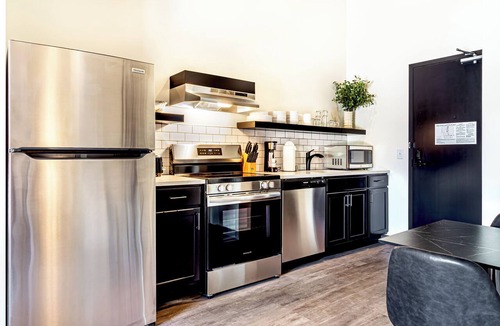 Madison Hotel | Studio Queen in the heart of downtown.