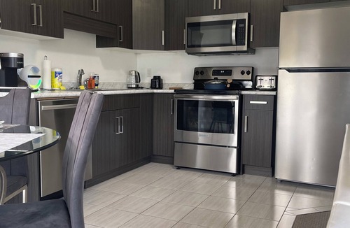 Fonthill House | Stunning and Stylish Home in Fonthill, 10min from Welland, 15 from the falls