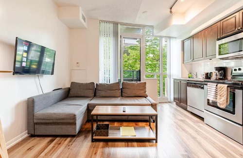 Fort York Apartment | Stunning DT Waterfront Suite with Swimming Pool