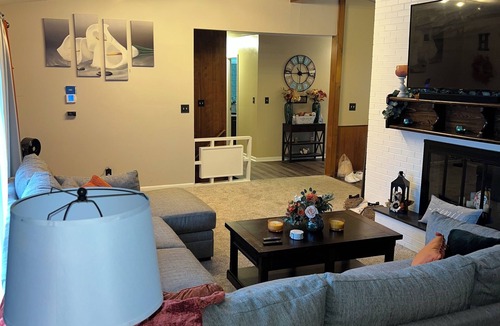 Northwest Akron House | Stunning Home with Modern Amenities. Close proximity to several major hospitals.