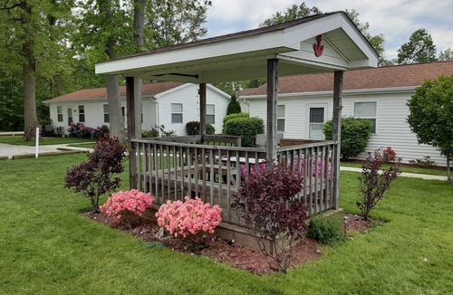 Geneva-on-the-Lake Cottage | Stunning Lofted Cottage directly on GOTL Strip