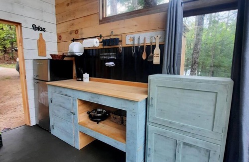 North Frontenac Cabin | Stunning Waterfront Glass Cabin Perfect for a Romantic Getaway in Ontario