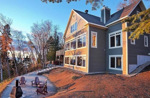 Baie-St-Paul Ski Chalet | Stunning windows overlooking the riverbank