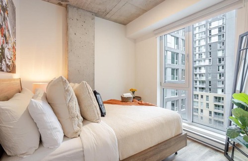 Shaughnessy Village Apartment | Stylish 1-BDR Apt in DT MTL – Prime Spot!