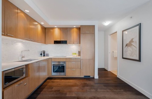 Downtown Vancouver Apartment | Stylish 1BR Suite in Yaletown w/Balcony & Views