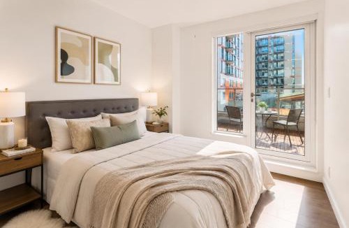 Downtown Eastside Apartment | Stylish 2BR Apartment Close to Downtown Vancouver and BC Place