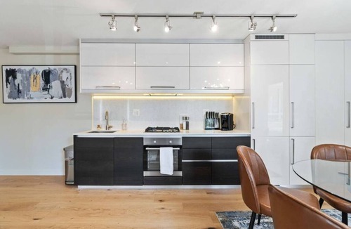 Chinatown Apartment | Stylish 3BD Chinatown Condo | Rooftop & City Views