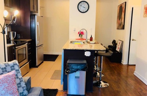 Downtown Mississauga Condo | Stylish Cozy 1bedroom Condo in Square one Centre