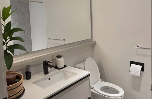 Port Moody Apartment | Stylish New 1BR Condo | Balcony, Rooftop