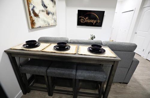 Northwest Edmonton House | Stylish Retreat with King Bed Long Stays WEM Disney