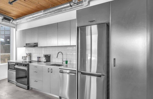 East Village Apartment | Stylish River View Suite, Sauna, Stampede Walk