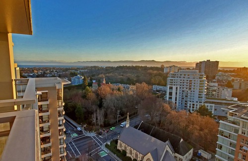 Downtown Victoria Apartment | Sub-Penthouse19th Fl. S.W.180 Degree Ocean View Overlooking the Inner Harbour .