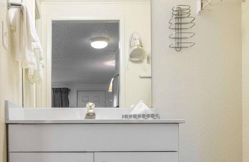 Mentor Hotel | Suburban Studios Mentor - Cleveland Northeast