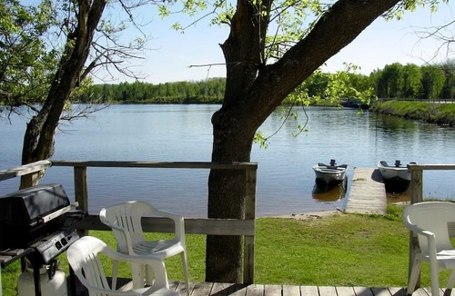 Madawaska Cottage | Suite Rental with Hot Tub near Algonquin Park, Ontario