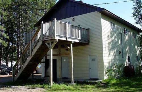 Madawaska Cottage | Suite Rental with Hot Tub near Algonquin Park, Ontario