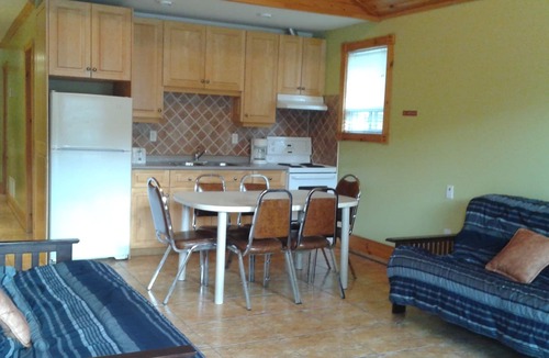 Wasaga Beach Cottage | Suites of Wasaga - Beach Area 1 - Welcome PROMS! Birthdays, Bachelors Parties