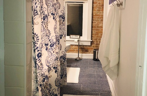 Towanda Bed & Breakfast | Sullivan Room with EnSuite Bath