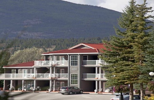 East Kootenay Apartment | Sunchaser Vacation Villas at Riverside 2BR FRIDAY Check-In