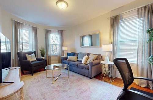 Aspinwall Hill Apartment | Sunny,spacious, sleeps 4, steps to MBTA,Hospitals.