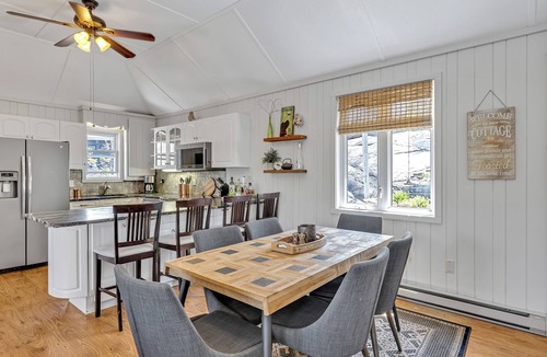 Burleigh Falls Cottage | Sunrise Bay Cottage - Your Perfect Escape on Stoney Lake, 1.5 hrs from the GTA