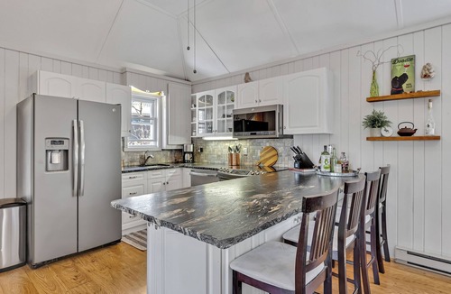 Burleigh Falls Cottage | Sunrise Bay Cottage - Your Perfect Escape on Stoney Lake, 1.5 hrs from the GTA