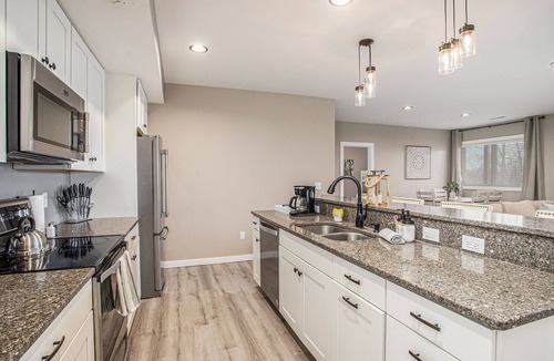 Stevensville House | Sunset Retreat Sleeps 30 | Hot Tub | Ping Pong |
