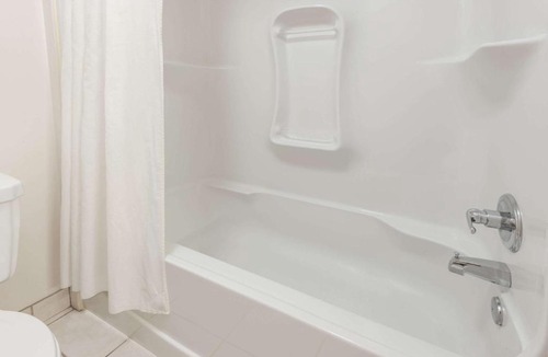 Northwest Edmonton Hotel | Super 8 by Wyndham Edmonton/West